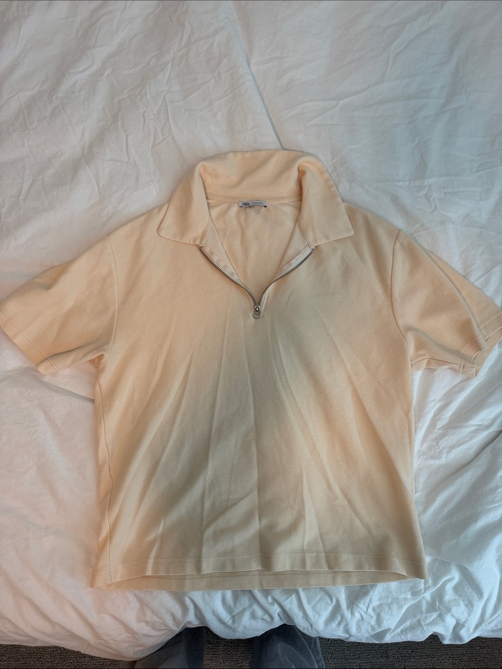 Men’s Short Sleeve Zip Polo Top in Cream